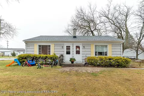 2023 Park Ln, Holt, MI 48842