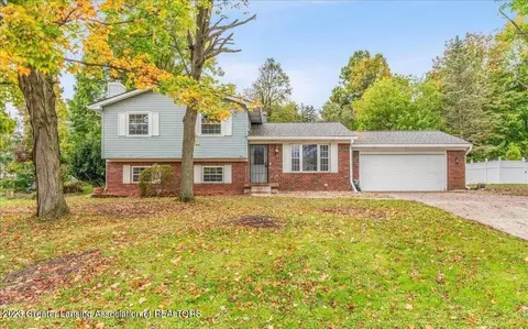 5511 Birchwood Way, Lansing, MI 48917