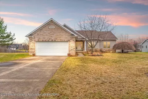 607 E Camrose Ct, Laingsburg, MI 48848
