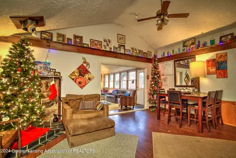 211 E Jefferson St, Dimondale, MI 48821 photo 11