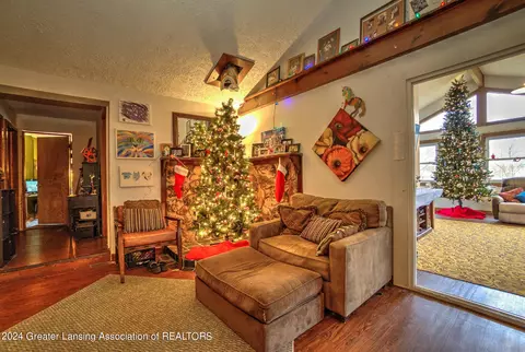 211 E Jefferson St, Dimondale, MI 48821 photo 13