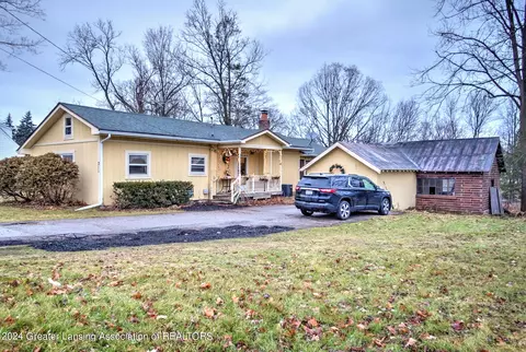 211 E Jefferson St, Dimondale, MI 48821 photo 2