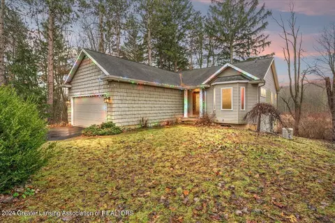 12584 Forest Meadow Dr, Perry, MI 48872