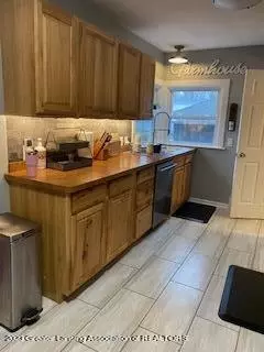 1117 Robins Rd, Lansing, MI 48917 photo 8