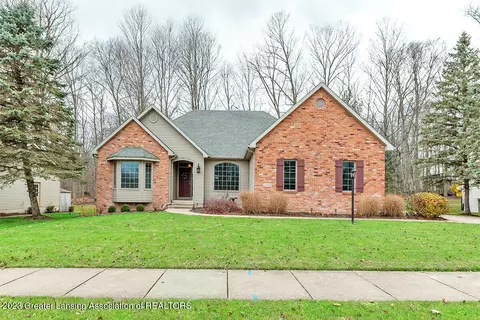 11569 Stone Bluff Dr, Grand Ledge, MI 48837