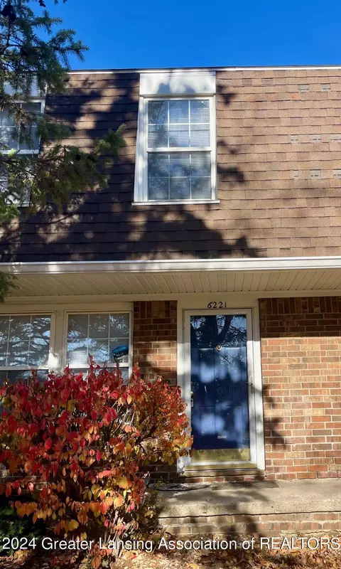 6221 Beechfield Dr, Lansing, MI 48911