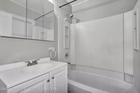 2021 Lyons Ave, Lansing, MI 48910 photo 9