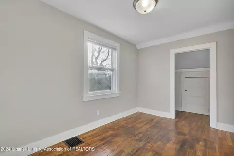 2021 Lyons Ave, Lansing, MI 48910 photo 11