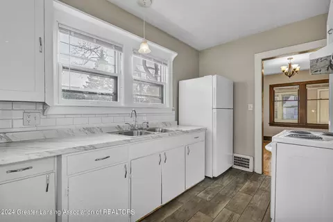 2021 Lyons Ave, Lansing, MI 48910 photo 8