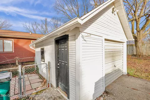 2021 Lyons Ave, Lansing, MI 48910 photo 22