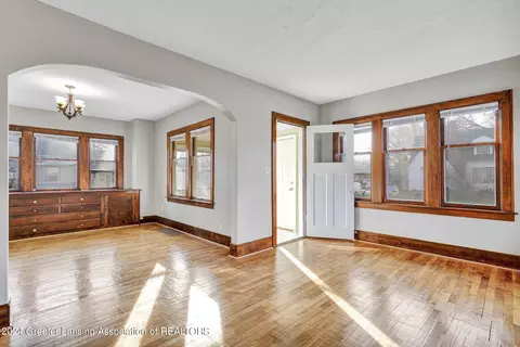 2021 Lyons Ave, Lansing, MI 48910 photo 5