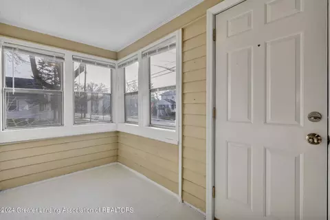 2021 Lyons Ave, Lansing, MI 48910 photo 3