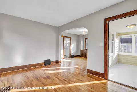 2021 Lyons Ave, Lansing, MI 48910 photo 4