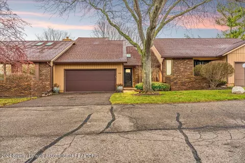 1608 Willow Creek Dr, Lansing, MI 48917