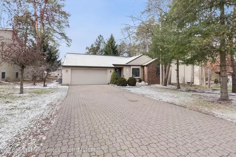13182 White Pine Dr, Dewitt, MI 48820 photo 3
