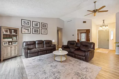 13182 White Pine Dr, Dewitt, MI 48820 photo 6