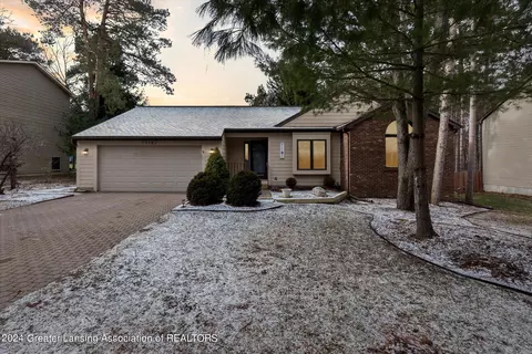 13182 White Pine Dr, Dewitt, MI 48820