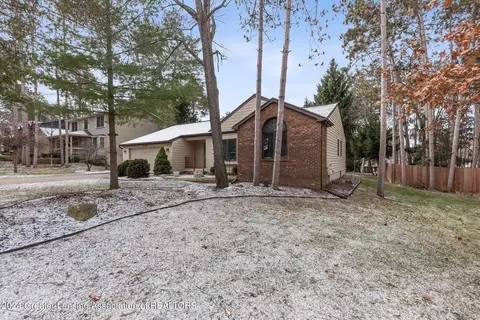 13182 White Pine Dr, Dewitt, MI 48820 photo 2