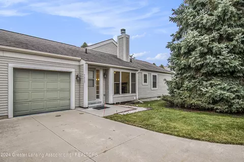7217 Medallion Dr #9, Lansing, MI 48917