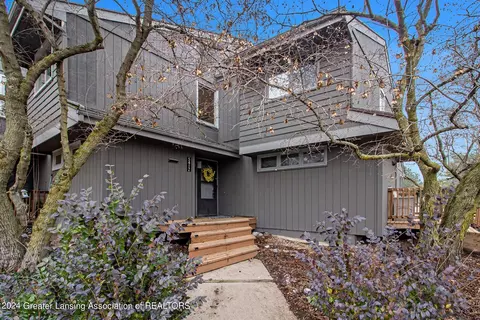 5412 Wild Oak Dr, East Lansing, MI 48823