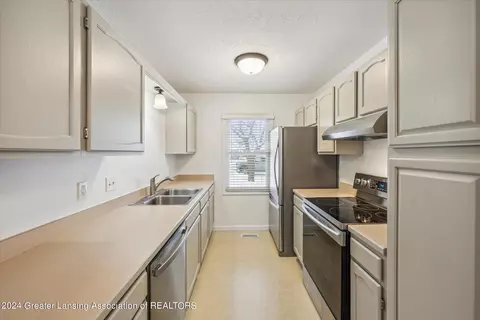 501 N Scott St #10, Dewitt, MI 48820 photo 13