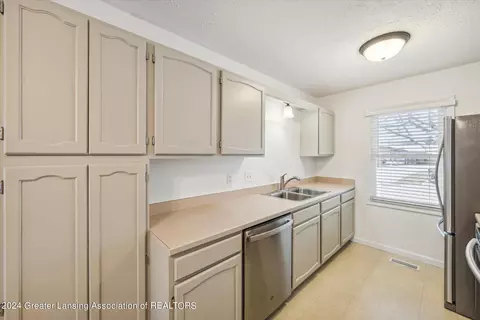 501 N Scott St #10, Dewitt, MI 48820 photo 14