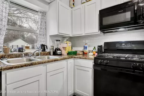 123 Everettdale Ave, Lansing, MI 48910 photo 9