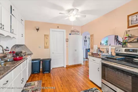115 E Main St, Grand Ledge, MI 48837 photo 9