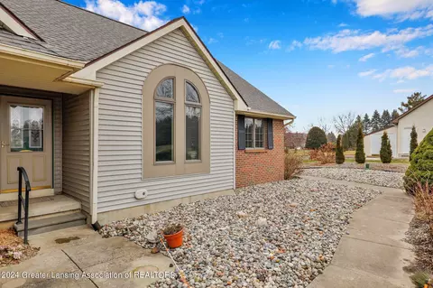 1309 Country Ln, Dewitt, MI 48820 photo 5