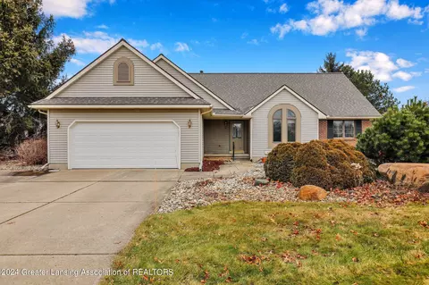1309 Country Ln, Dewitt, MI 48820 photo 2