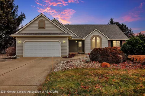 1309 Country Ln, Dewitt, MI 48820