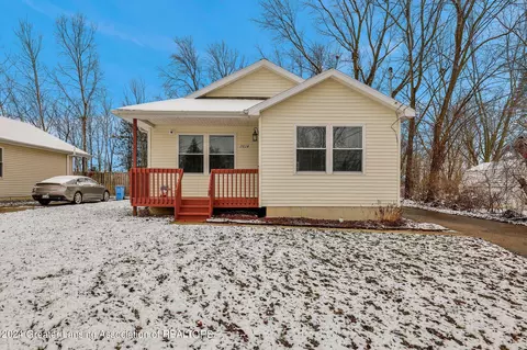 2614 Hazelwood Dr, Lansing, MI 48910