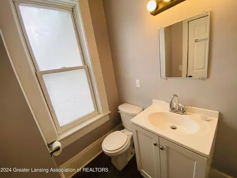 Bath - 103 E North St, Lansing, MI 48906 photo 2 of 4