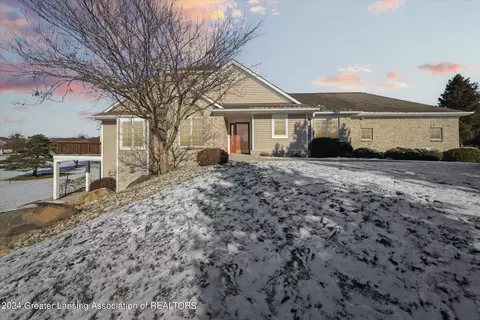 410 Burgenstock Dr #21, Lansing, MI 48917