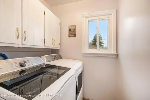 602 E Oak St, Saint Johns, MI 48879 photo 10