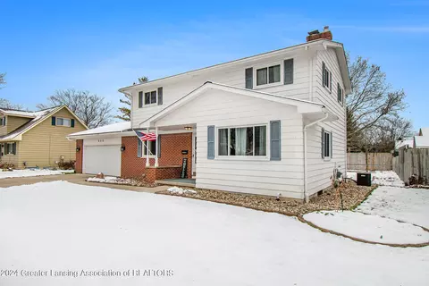 602 E Oak St, Saint Johns, MI 48879 photo 2