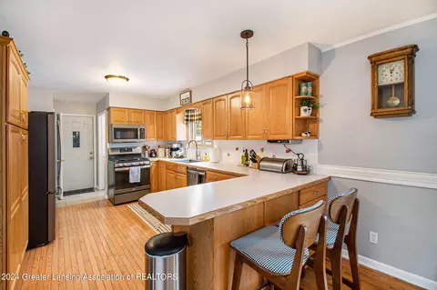 602 E Oak St, Saint Johns, MI 48879 photo 9