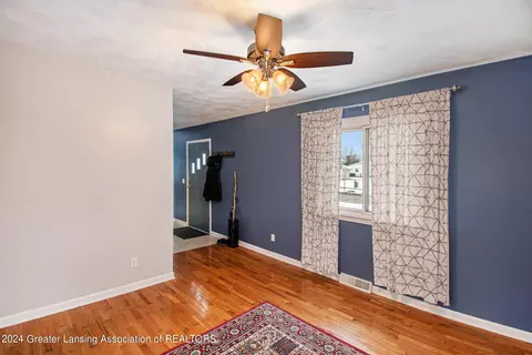 602 E Oak St, Saint Johns, MI 48879 photo 5