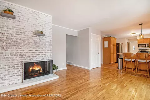 602 E Oak St, Saint Johns, MI 48879 photo 7