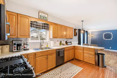602 E Oak St, Saint Johns, MI 48879 photo 8