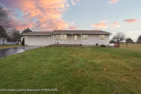 3055 E Round Lake Rd, Dewitt, MI 48820