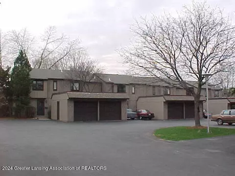 619 Bainbridge Dr #28, East Lansing, MI 48823