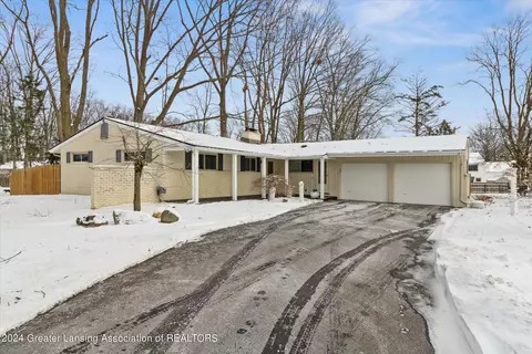 1422 Hitching Post Rd, East Lansing, MI 48823