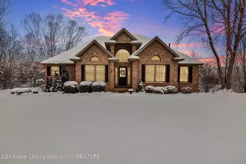 2003 Arbor Meadows Dr, Dewitt, MI 48820