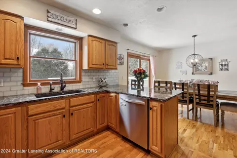 2562 Brookview Ln, Dewitt, MI 48820 photo 17