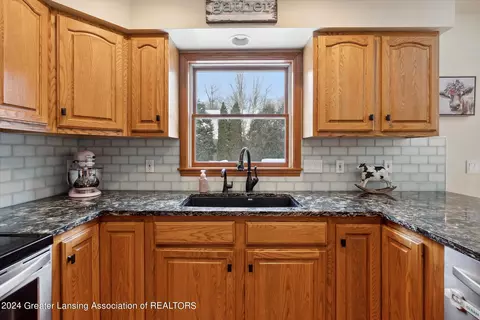 2562 Brookview Ln, Dewitt, MI 48820 photo 16
