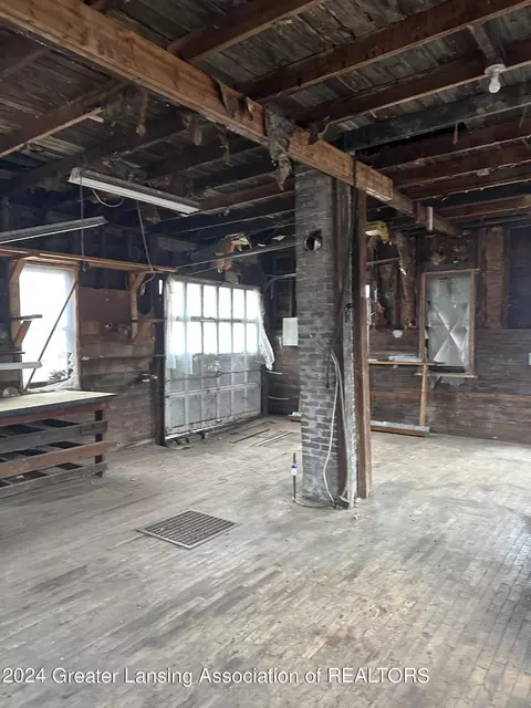 564 Paris, Lansing, MI 48910 photo 7