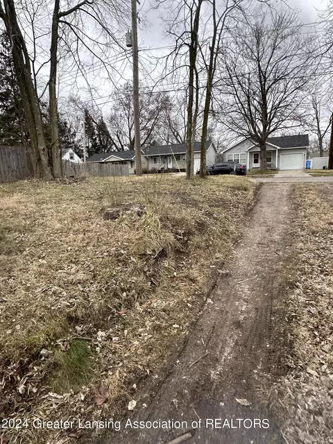 564 Paris, Lansing, MI 48910 photo 2