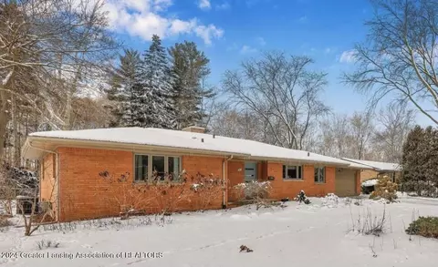 987 Lantern Hill Dr, East Lansing, MI 48823