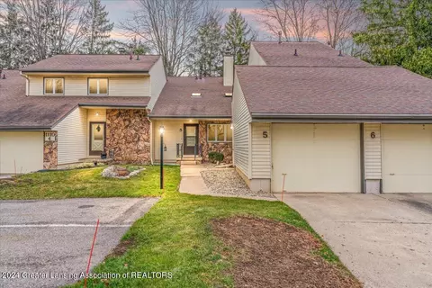 1110 Timbercreek Dr #5, Grand Ledge, MI 48837